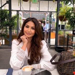 Meet your Posher, Hila